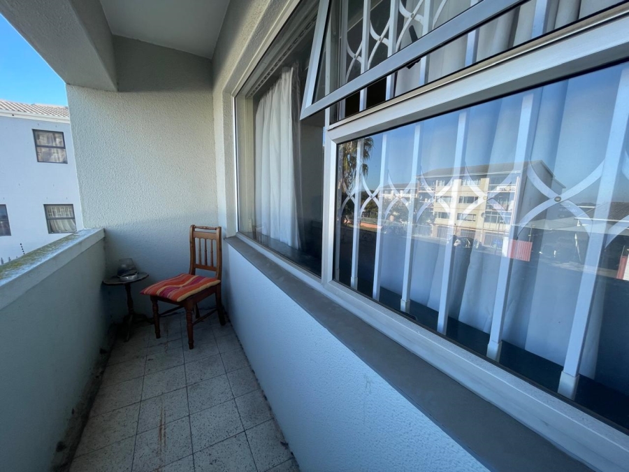 1 Bedroom Property for Sale in Oostersee Western Cape